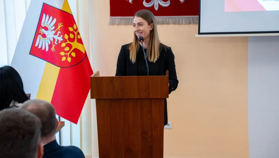 Klaudia Zwolińska z Medalem Honorowym Powiatu Limanowskiego - zdjęcie 1