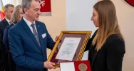 Klaudia Zwolińska z Medalem Honorowym Powiatu Limanowskiego - zdjęcie 5