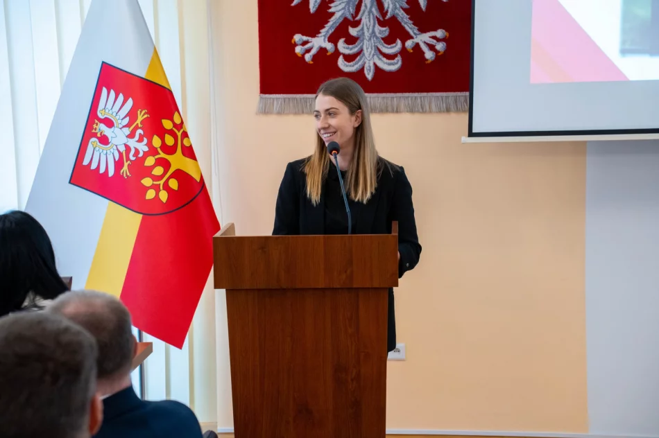 Klaudia Zwolińska z Medalem Honorowym Powiatu Limanowskiego - zdjęcie 6