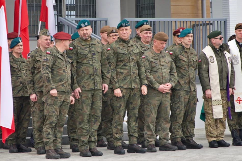 Minister Kosiniak-Kamysz na otwarciu koszar WOT. 114 batalion otrzymał nazwę i patrona - zdjęcie 5