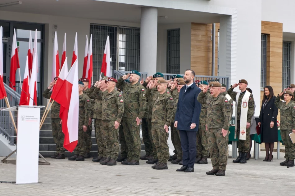 Minister Kosiniak-Kamysz na otwarciu koszar WOT. 114 batalion otrzymał nazwę i patrona - zdjęcie 8