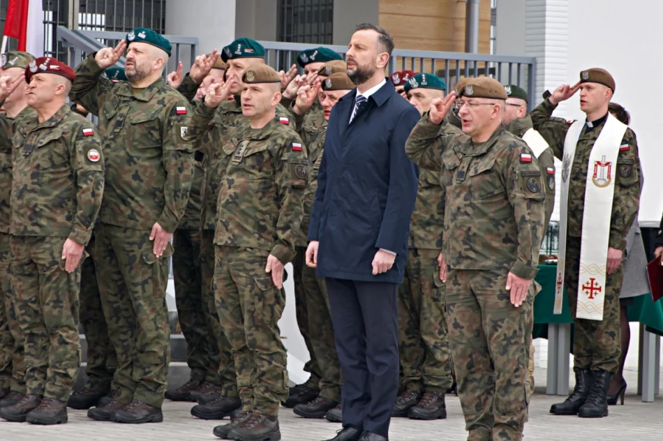 Minister Kosiniak-Kamysz na otwarciu koszar WOT. 114 batalion otrzymał nazwę i patrona - zdjęcie 9