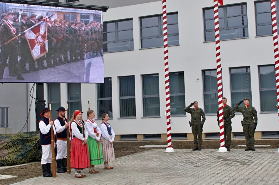 Minister Kosiniak-Kamysz na otwarciu koszar WOT. 114 batalion otrzymał nazwę i patrona - zdjęcie 13