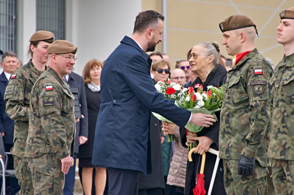Minister Kosiniak-Kamysz na otwarciu koszar WOT. 114 batalion otrzymał nazwę i patrona - zdjęcie 16