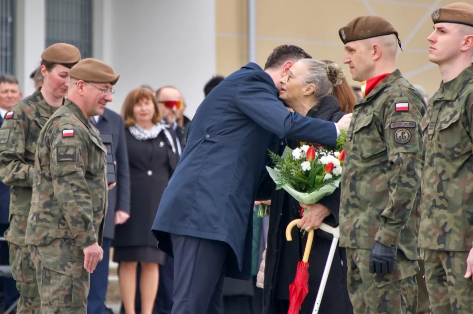 Minister Kosiniak-Kamysz na otwarciu koszar WOT. 114 batalion otrzymał nazwę i patrona - zdjęcie 17
