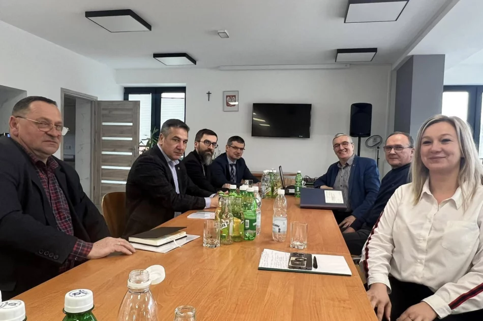 Samorządowcy z dwóch powiatów rozmawiali o zaopatrzeniu w wodę - zdjęcie 2