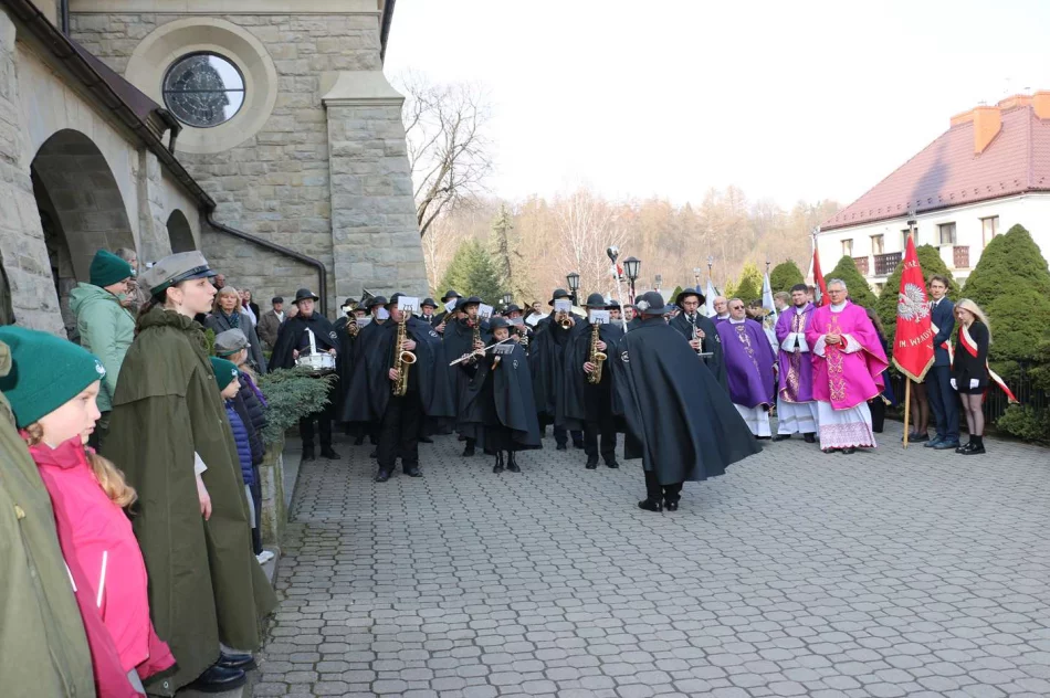 Uroczystość z okazji 85. rocznicy Zbrodni Katyńskiej w Limanowej - zdjęcie 12