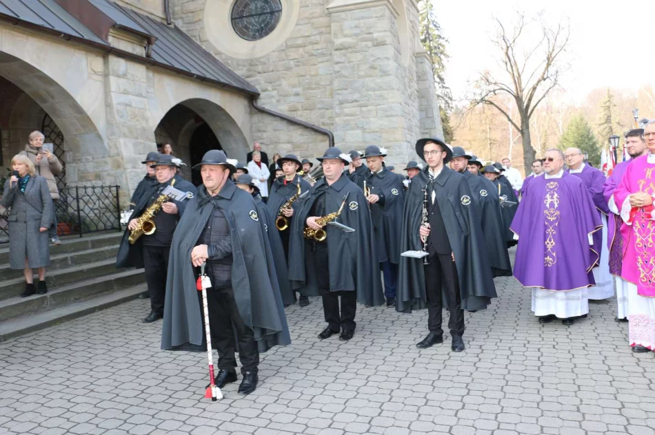 Uroczystość z okazji 85. rocznicy Zbrodni Katyńskiej w Limanowej - zdjęcie 14