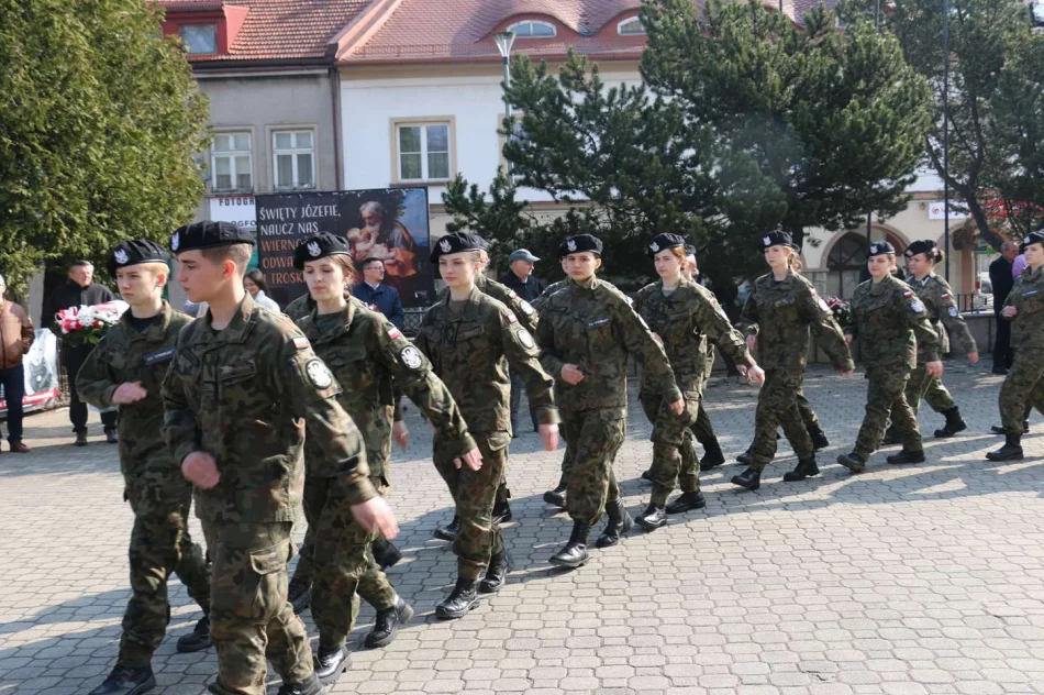 Uroczystość z okazji 85. rocznicy Zbrodni Katyńskiej w Limanowej - zdjęcie 17