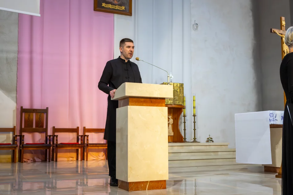 Koncert pasyjny ,,Adoremus Te Christe"  - zdjęcie 3