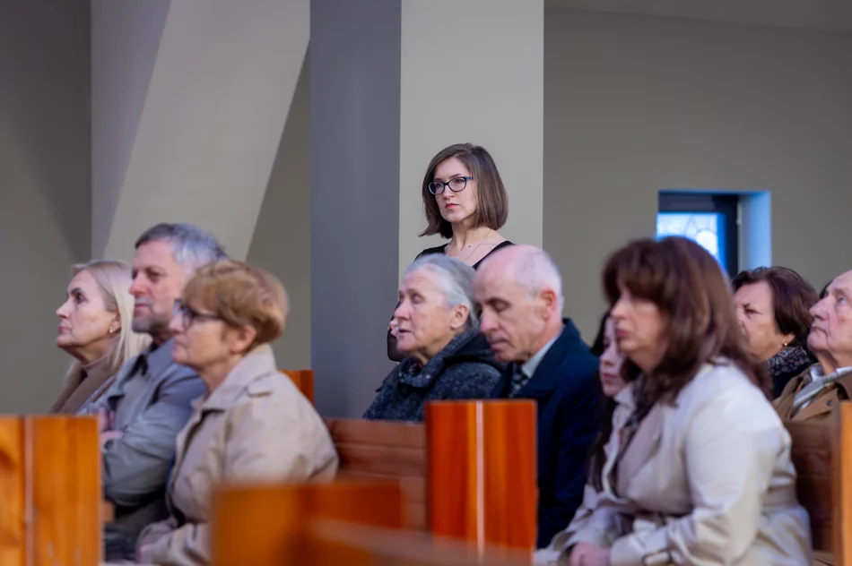 Koncert pasyjny ,,Adoremus Te Christe"  - zdjęcie 4