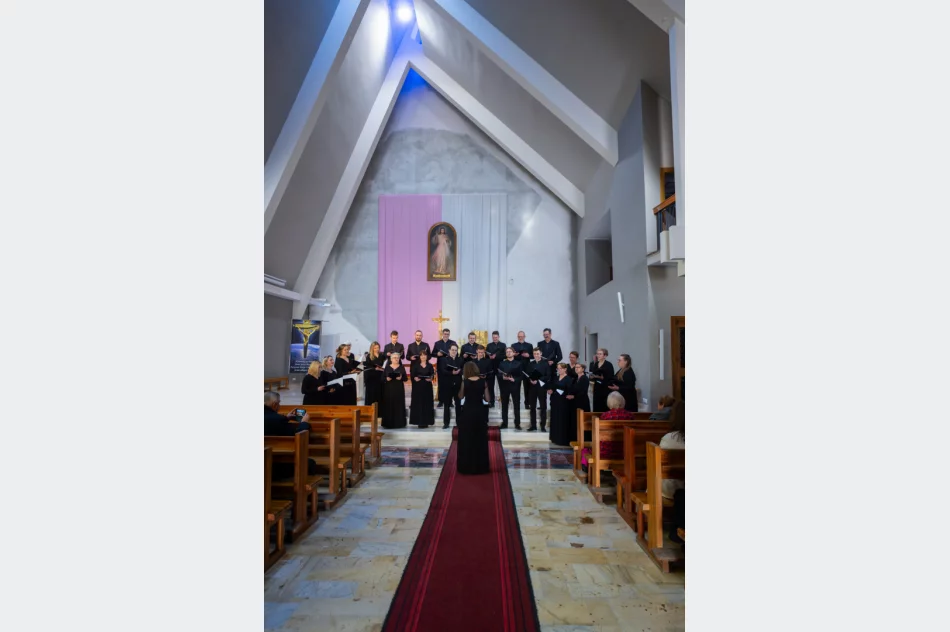 Koncert pasyjny ,,Adoremus Te Christe"  - zdjęcie 10