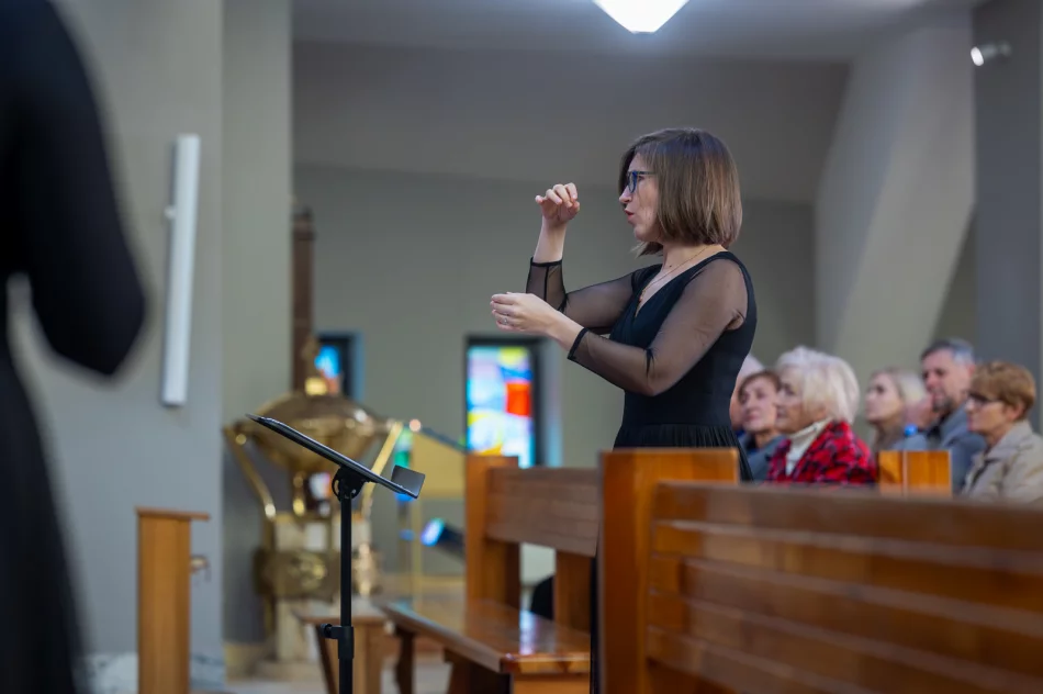 Koncert pasyjny ,,Adoremus Te Christe"  - zdjęcie 19