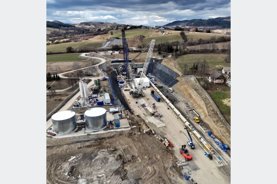 „Kinga” rozpoczęła drążenie najdłuższego tunelu kolejowego w Polsce - zdjęcie 4