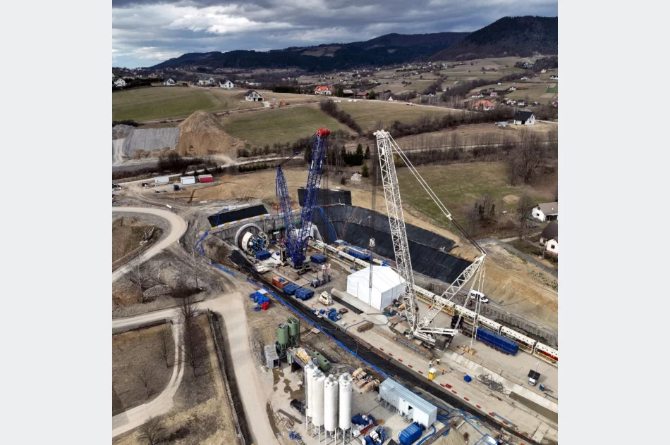 „Kinga” rozpoczęła drążenie najdłuższego tunelu kolejowego w Polsce - zdjęcie 3