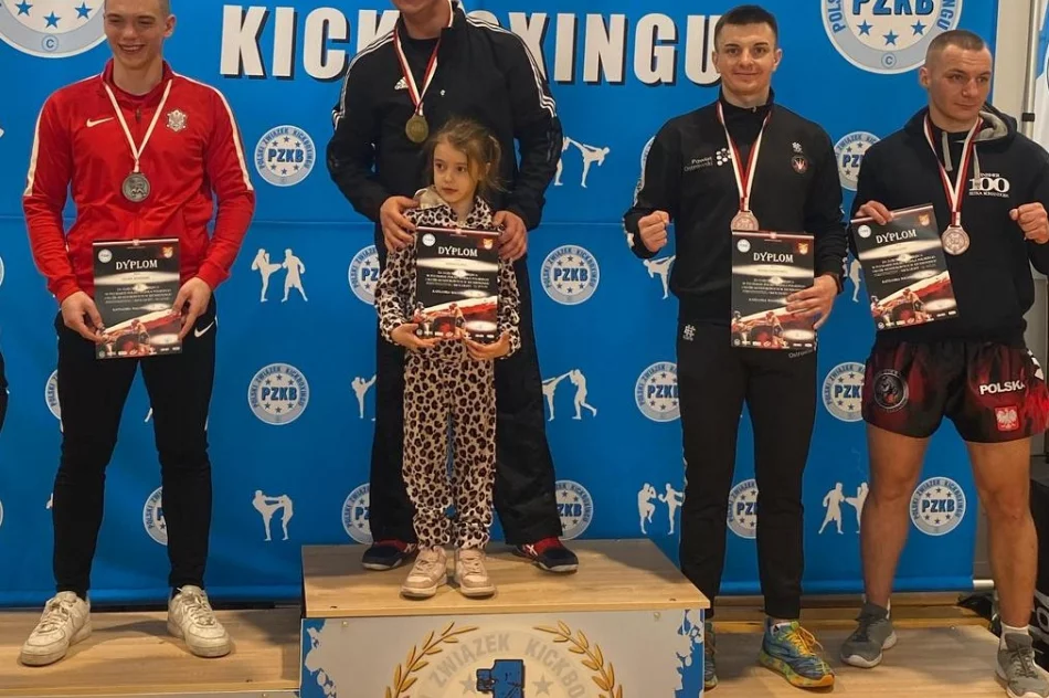 Policjanci z medalami pucharu służb mundurowych  - zdjęcie 3
