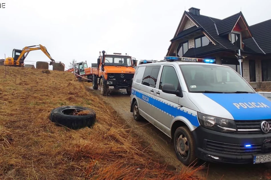 Tragiczny wypadek podczas prac ziemnych. Nie żyje 40-letni mężczyzna - zdjęcie 3