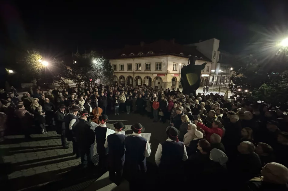 "Barka" zabrzmiała na rynku. Limanowianie uczcili 20. rocznicę śmierci Jana Pawła II (ZDJĘCIA, WIDEO) - zdjęcie 5