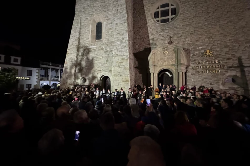 "Barka" zabrzmiała na rynku. Limanowianie uczcili 20. rocznicę śmierci Jana Pawła II (ZDJĘCIA, WIDEO) - zdjęcie 6