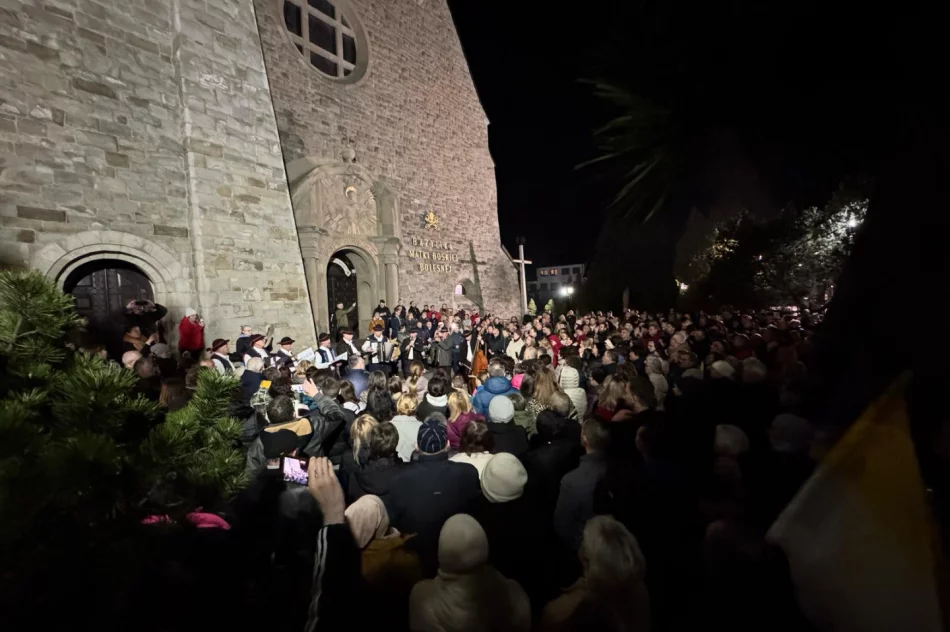 "Barka" zabrzmiała na rynku. Limanowianie uczcili 20. rocznicę śmierci Jana Pawła II (ZDJĘCIA, WIDEO) - zdjęcie 8
