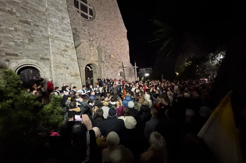 "Barka" zabrzmiała na rynku. Limanowianie uczcili 20. rocznicę śmierci Jana Pawła II (ZDJĘCIA, WIDEO) - zdjęcie 9