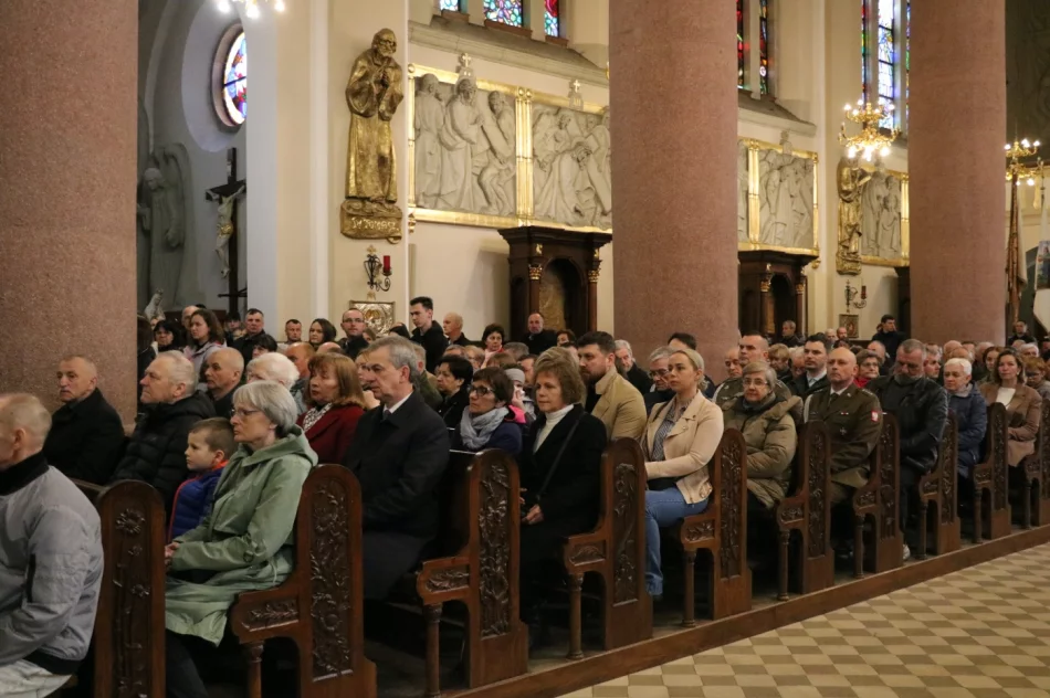 Uczczono pamięć ofiar Zbrodni Katyńskiej (ZDJĘCIA) - zdjęcie 7