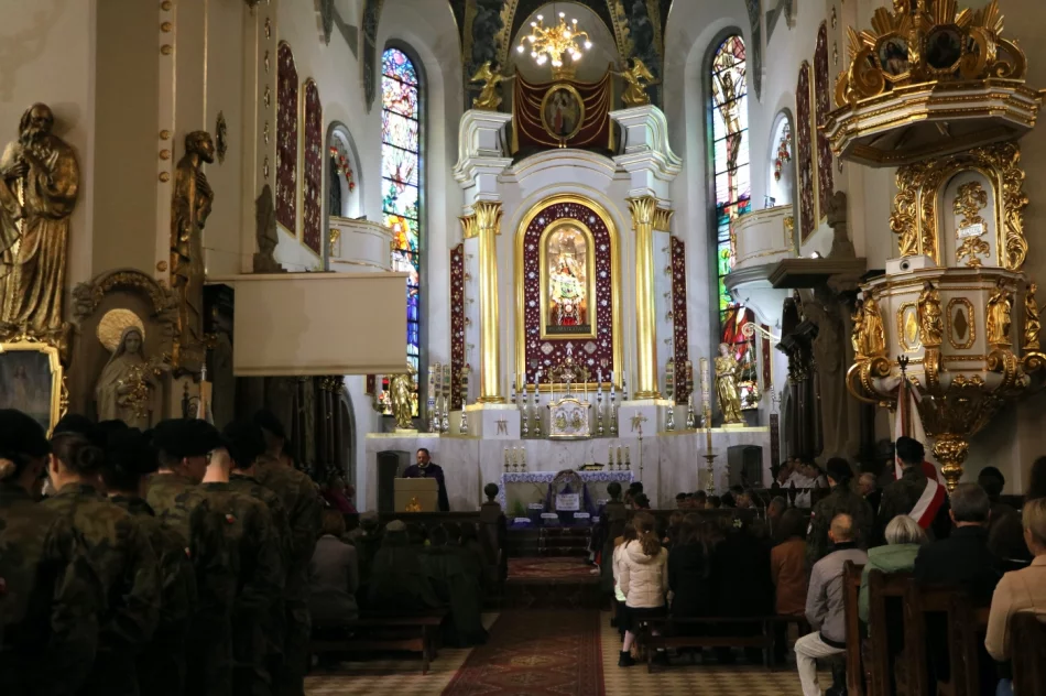 Uczczono pamięć ofiar Zbrodni Katyńskiej (ZDJĘCIA) - zdjęcie 16