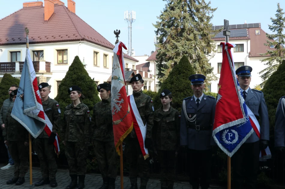 Uczczono pamięć ofiar Zbrodni Katyńskiej (ZDJĘCIA) - zdjęcie 18