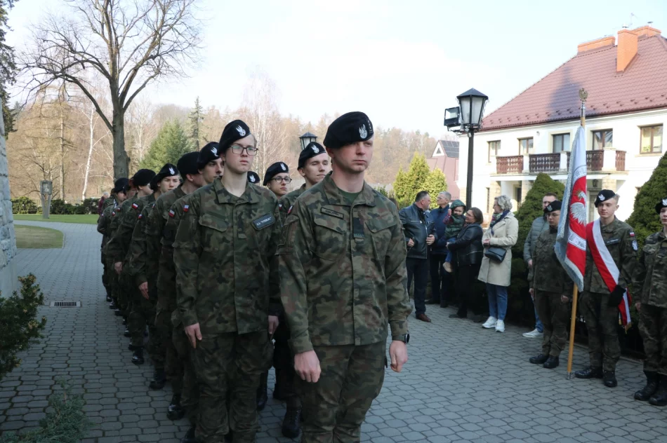 Uczczono pamięć ofiar Zbrodni Katyńskiej (ZDJĘCIA) - zdjęcie 19
