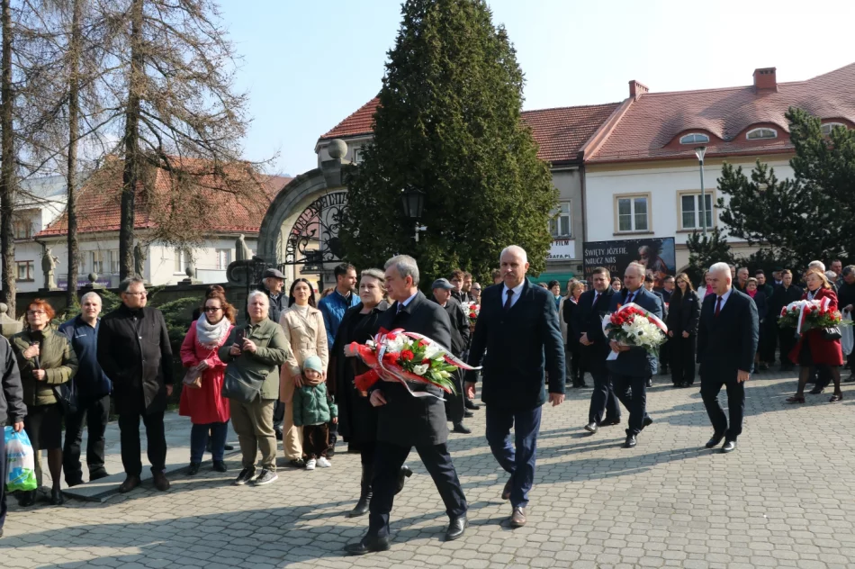Uczczono pamięć ofiar Zbrodni Katyńskiej (ZDJĘCIA) - zdjęcie 20