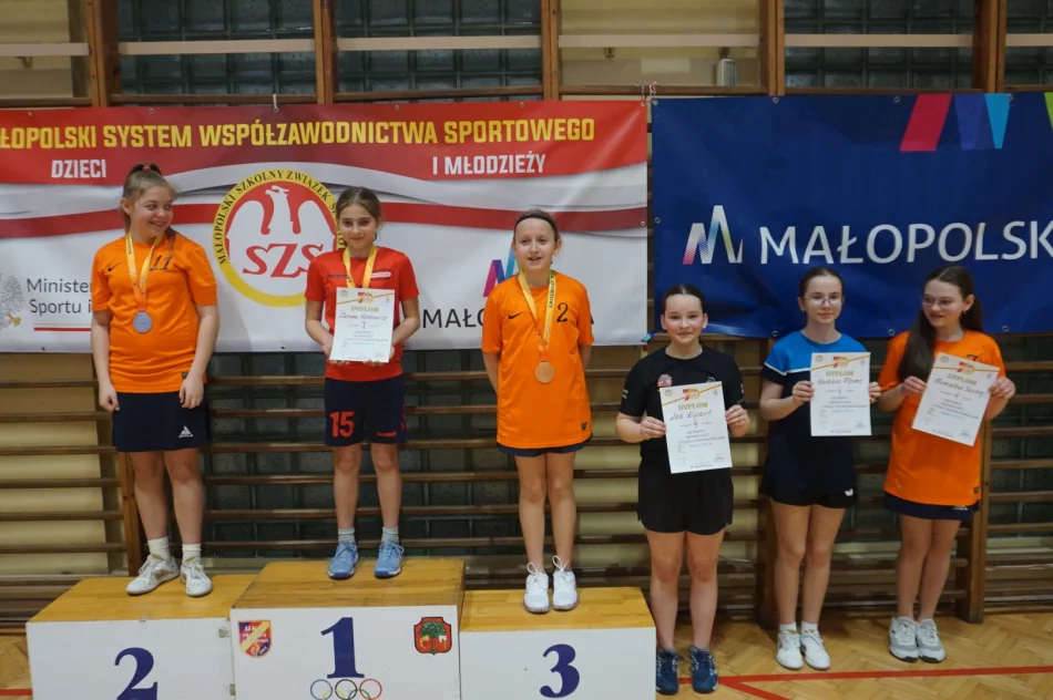 Dominacja w regionie utrzymana: sportowe sukcesy uczniów z naszego powiatu - zdjęcie 3