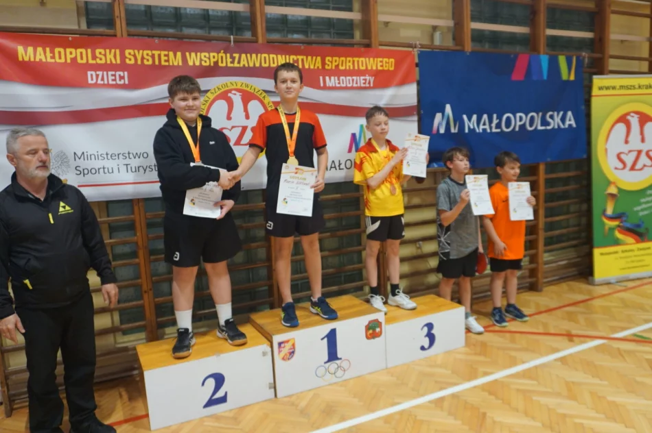 Dominacja w regionie utrzymana: sportowe sukcesy uczniów z naszego powiatu - zdjęcie 4