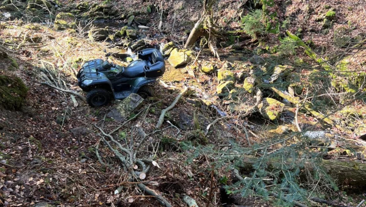 Quad przewrócił się na szlaku - kierujący trzeźwy, miał zgodę na wjazd