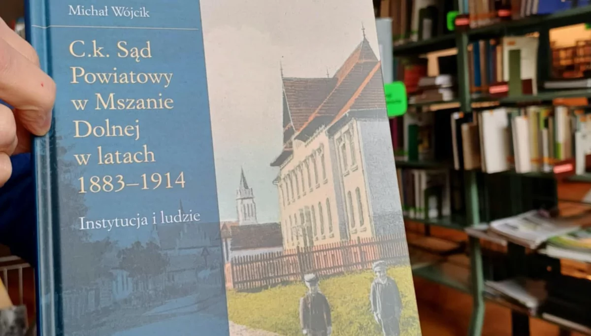 Spacer historyczny po dawnym sądzie 