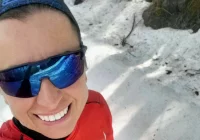Justyna Kowalczyk-Tekieli na podium wraz z synem - zdjęcie główne