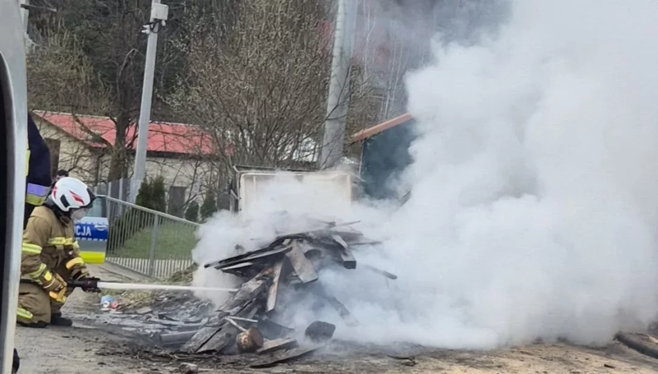 Na osiedlu romskim płonęły elektrośmieci - zdjęcie 1