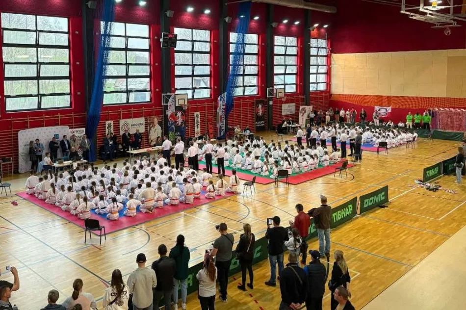 Sukces zawodników z Klubu Karate Kyokushin Stara Wieś na turnieju w Brzostku - zdjęcie 4