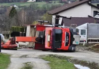 Ciężarówka przewróciła się podczas pracy HDS - zdjęcie główne