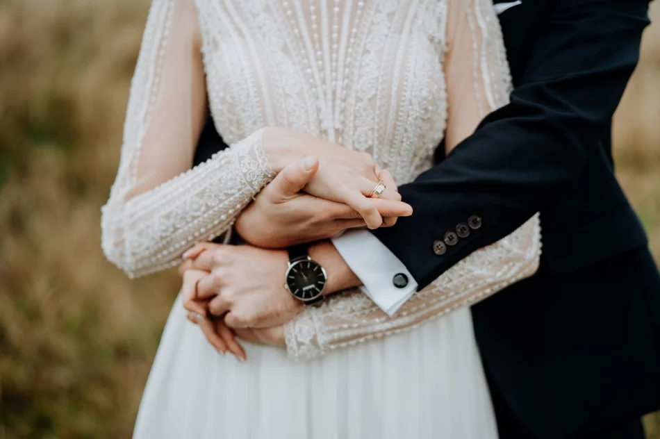 Sprzedam suknię ślubną - zdjęcie 8