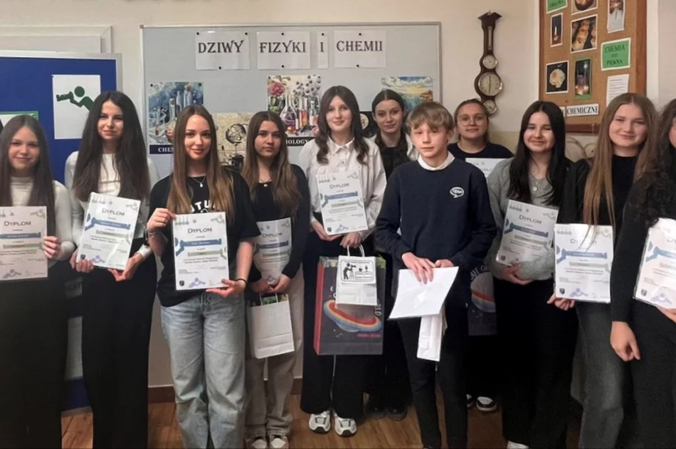 Młodzi fotografowie pokazali „Dziwy Fizyki i Chemii” - zdjęcie 2