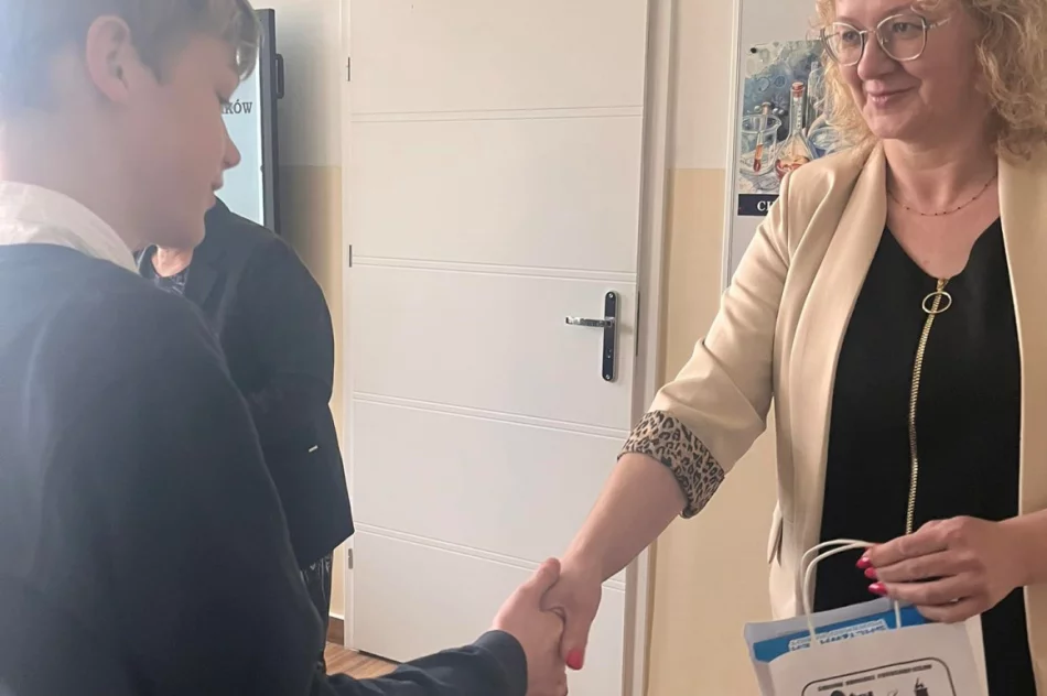 Młodzi fotografowie pokazali „Dziwy Fizyki i Chemii” - zdjęcie 4