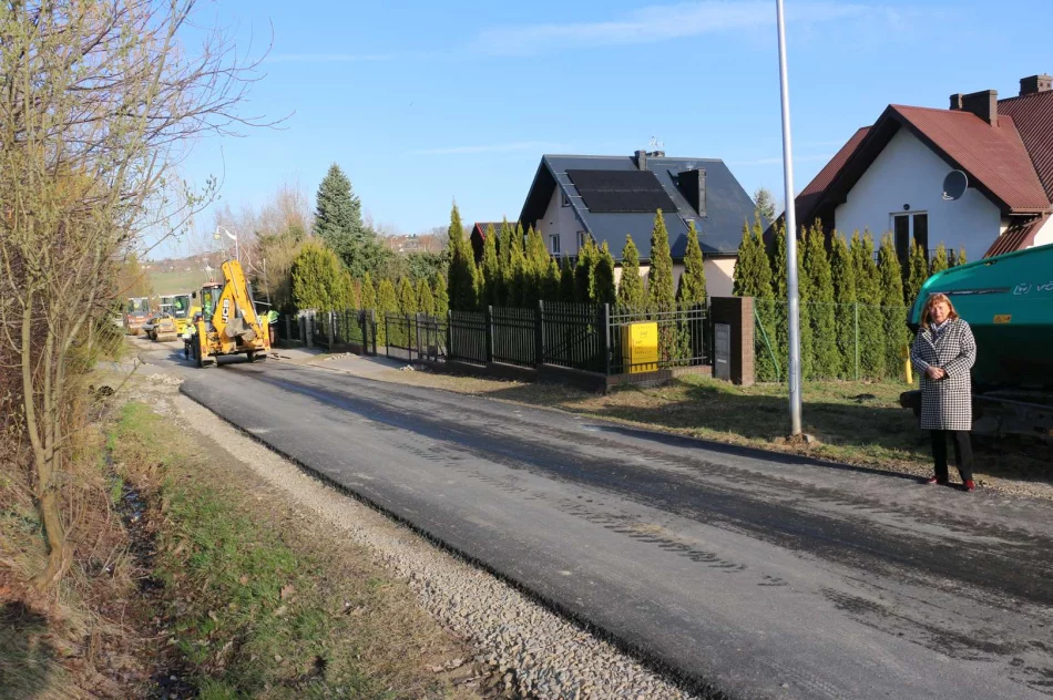 Trwają prace związane z przebudową i rozbudową dróg oraz budową mostu - zdjęcie 2