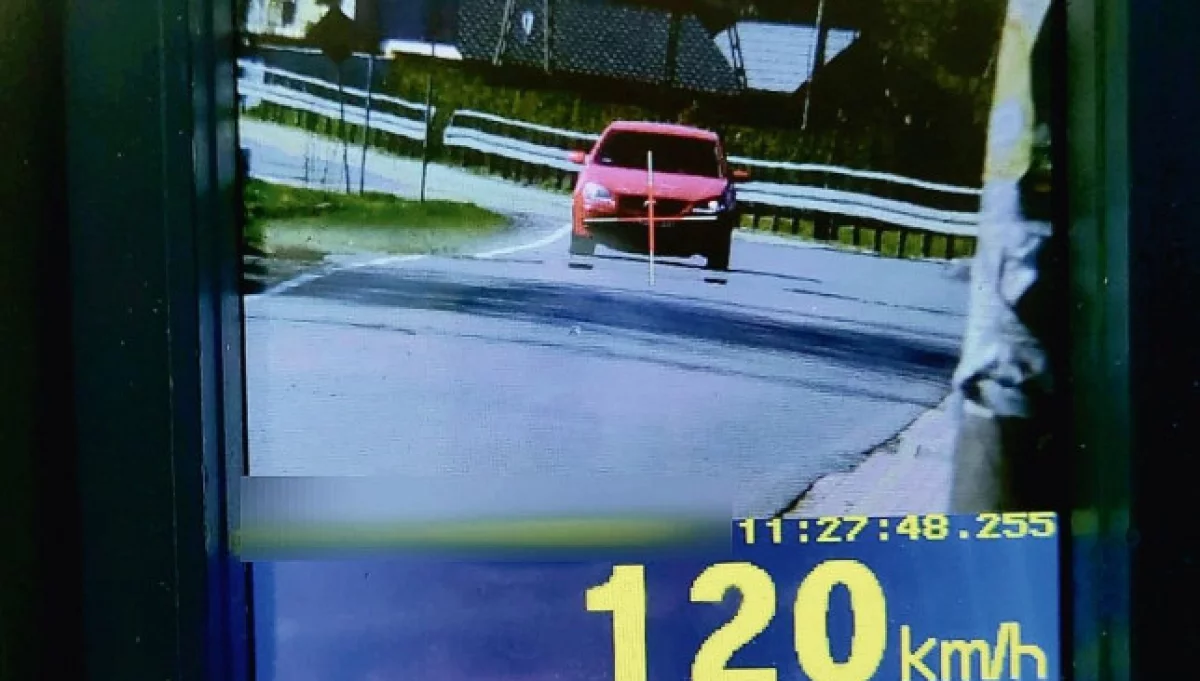 26-latek jechał 120 km/h w terenie zabudowanym