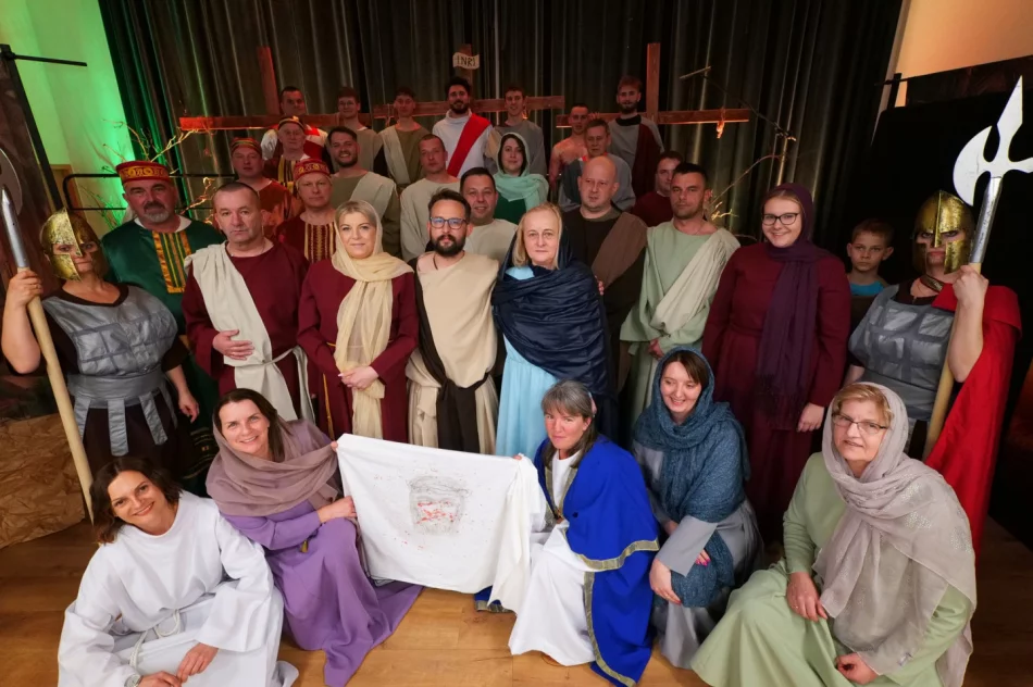 Misterium Męki Pańskiej zgromadziło kilkuset widzów (ZDJĘCIA) - zdjęcie 3