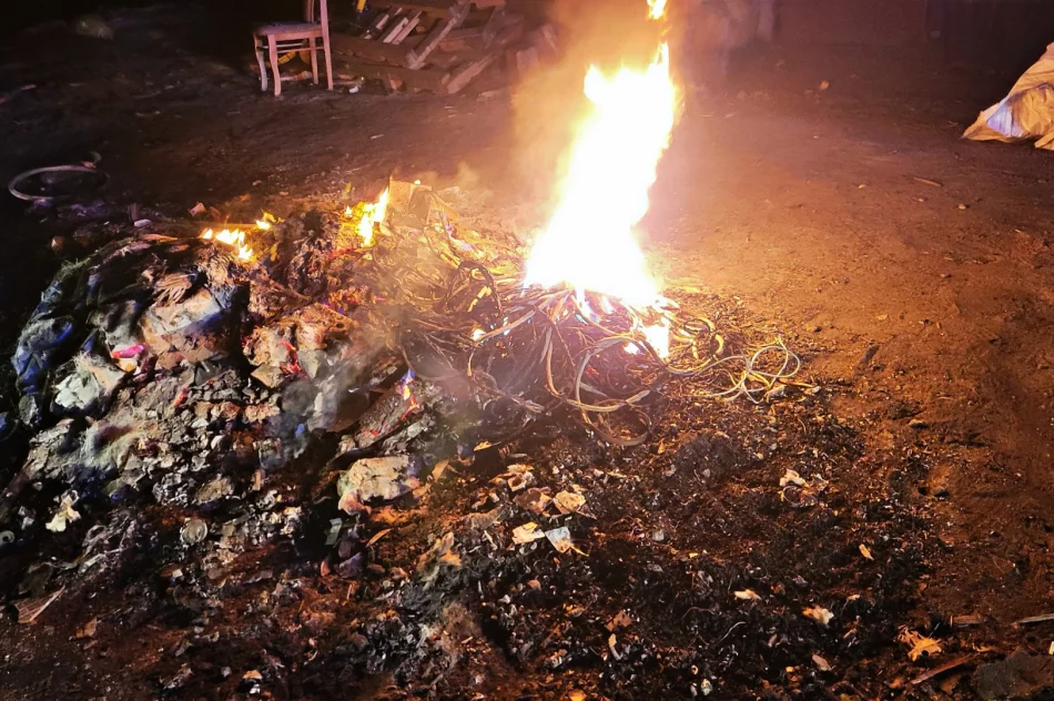 Złom, dym i toksyny. Wracaja “ogniska” w romskiej osadzie - zdjęcie 3