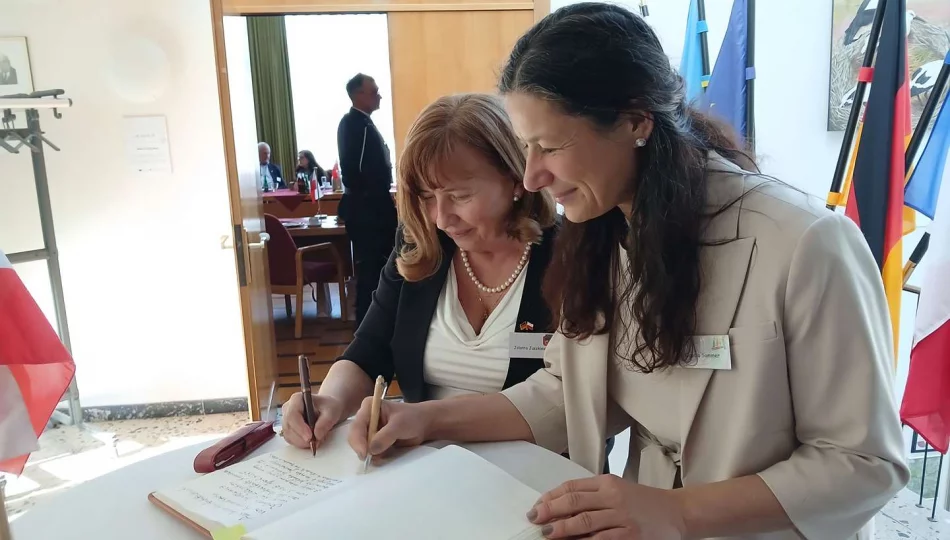 Delegacja z wizytą w partnerskim mieście  - zdjęcie 1