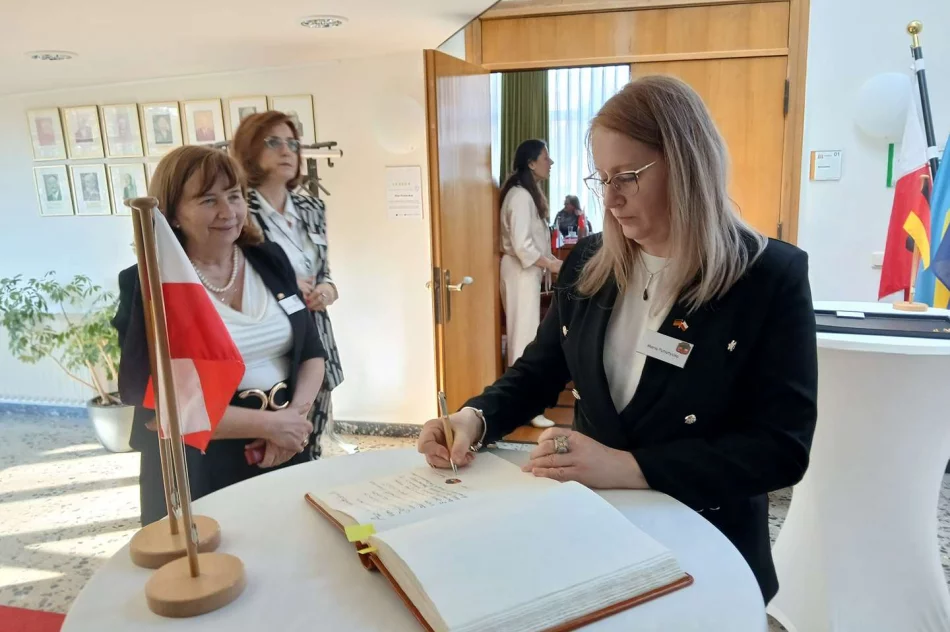 Delegacja z wizytą w partnerskim mieście  - zdjęcie 9