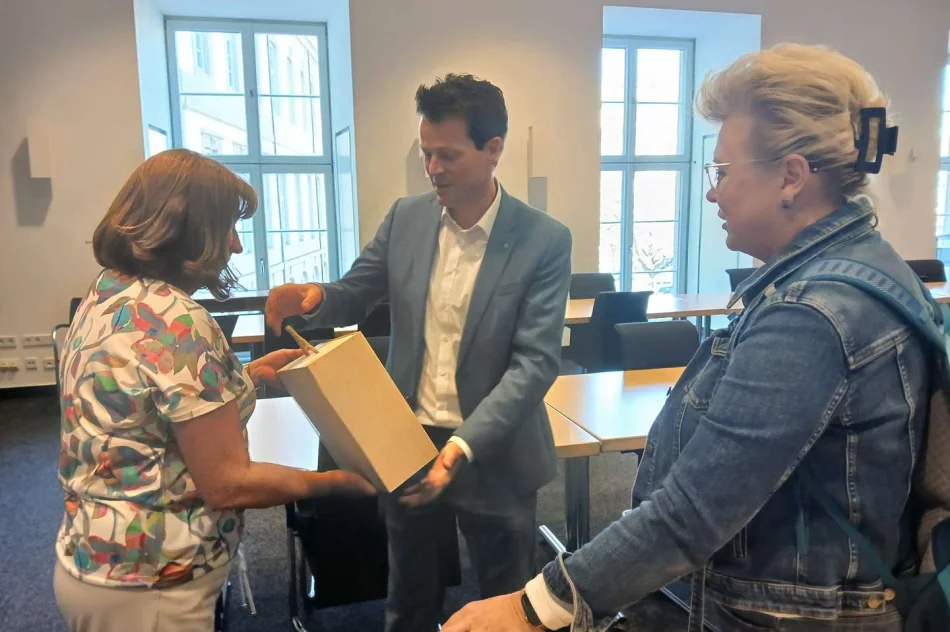 Delegacja z wizytą w partnerskim mieście  - zdjęcie 19
