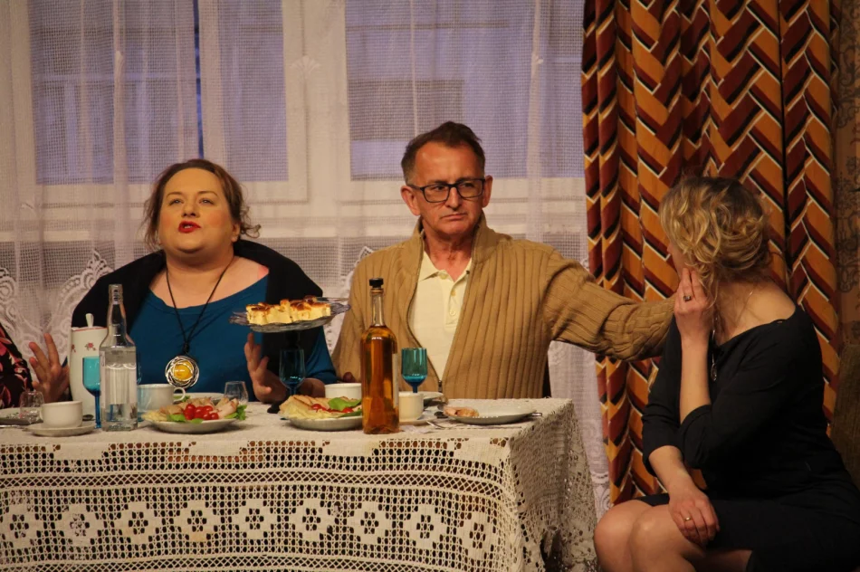 Teatr Robotniczy wystąpił ze spektaklem „Wykapany zięć” - zdjęcie 15