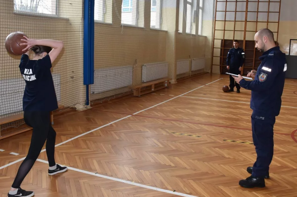 Test sprawnościowy uczniów klasy policyjnej - zdjęcie 3